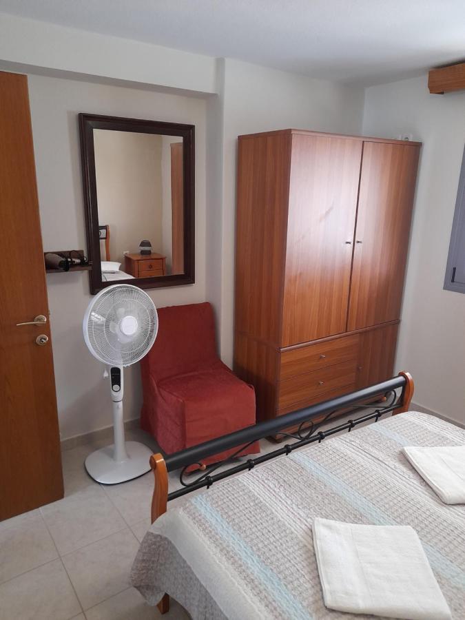 Dominikis Appartment Néa Péramos Exteriör bild