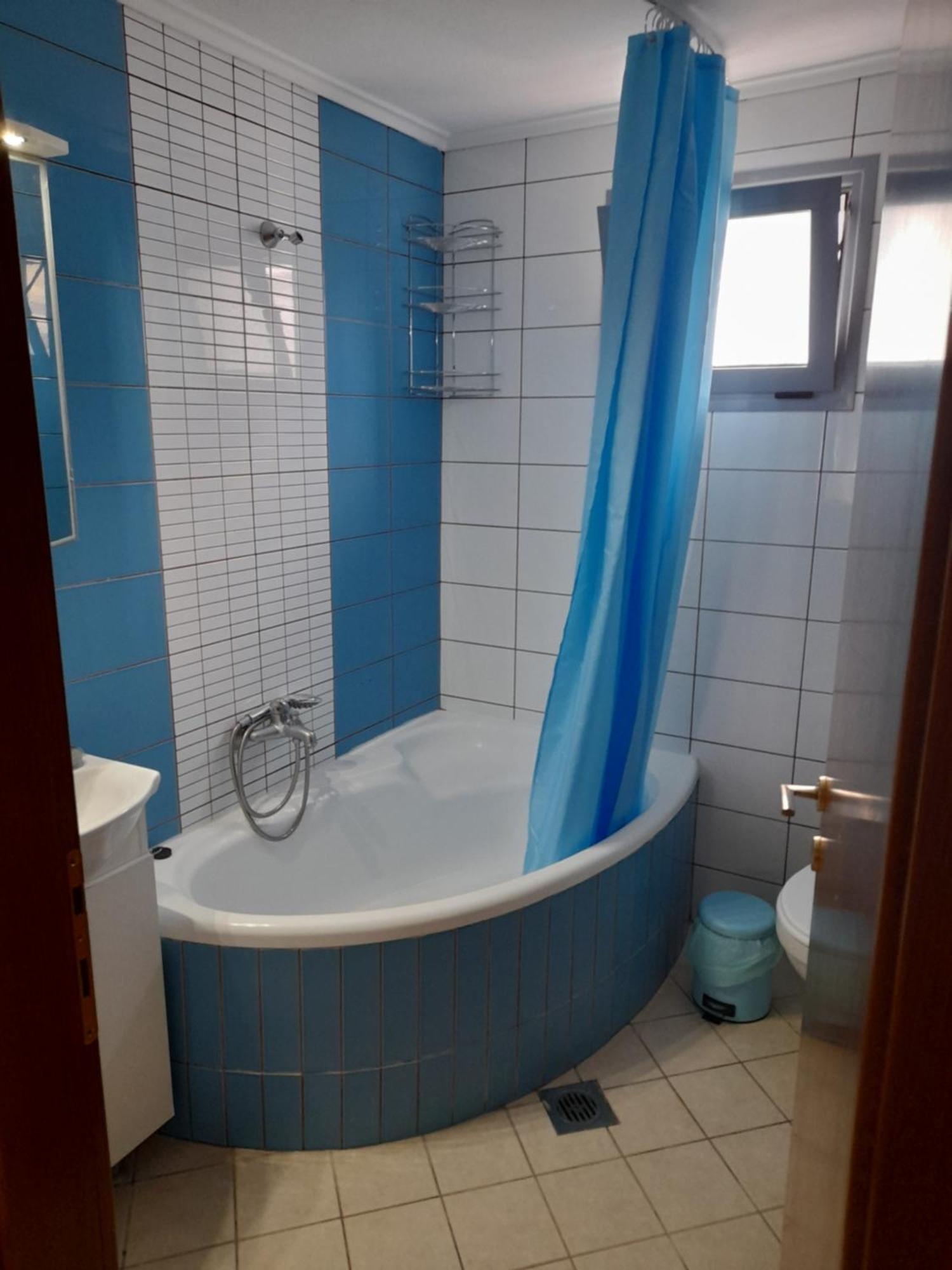 Dominikis Appartment Néa Péramos Exteriör bild