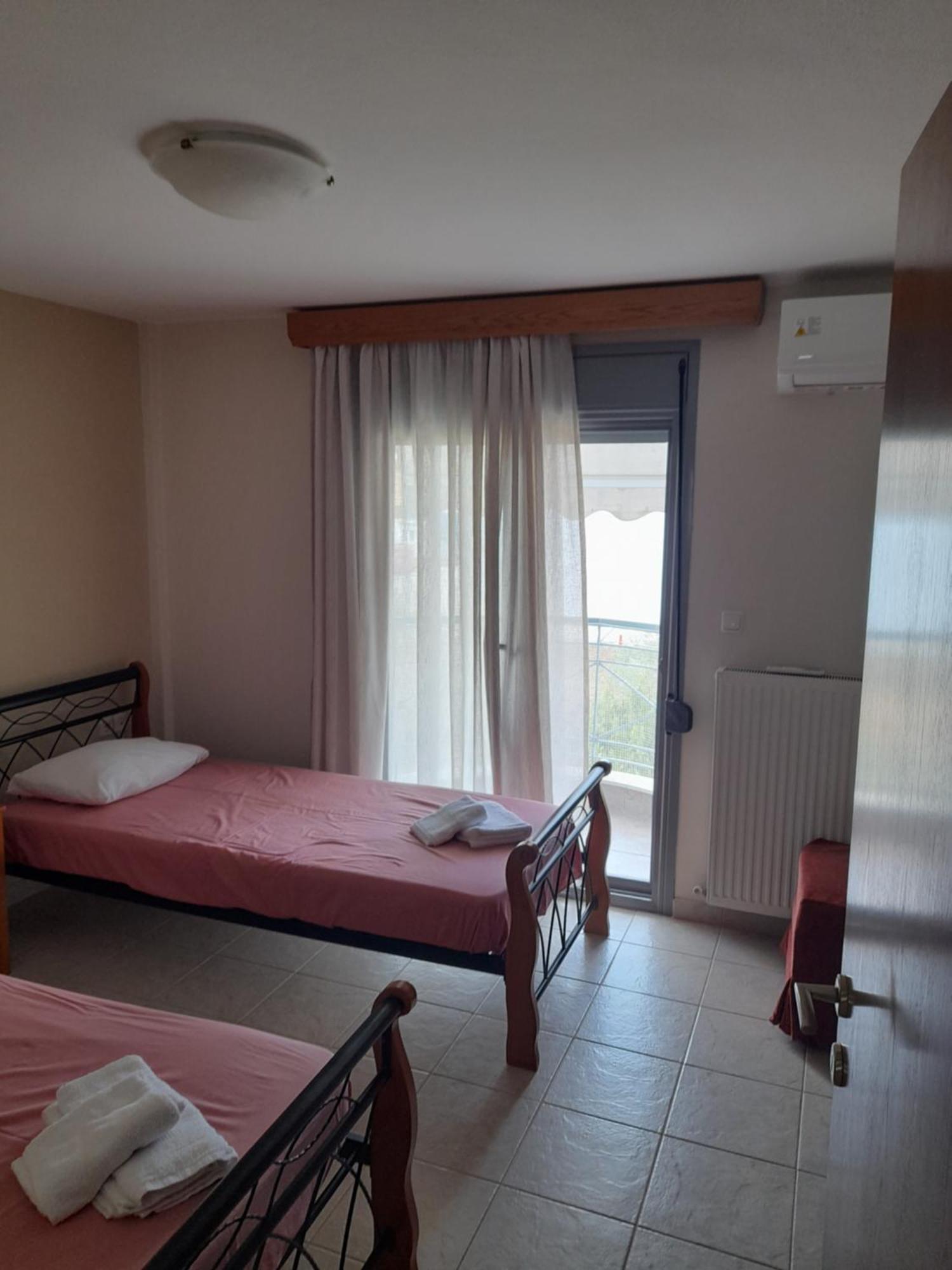 Dominikis Appartment Néa Péramos Exteriör bild