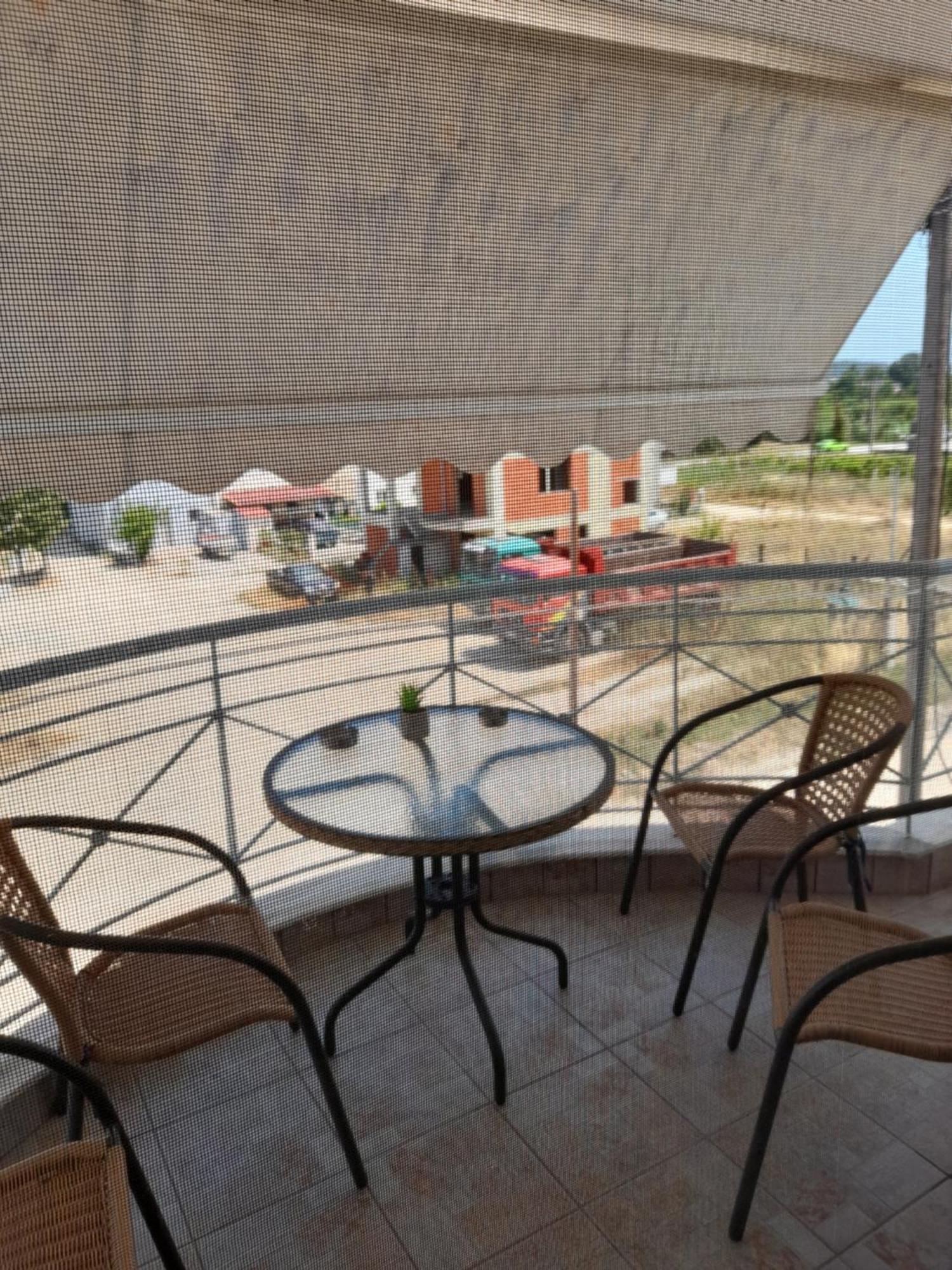 Dominikis Appartment Néa Péramos Exteriör bild
