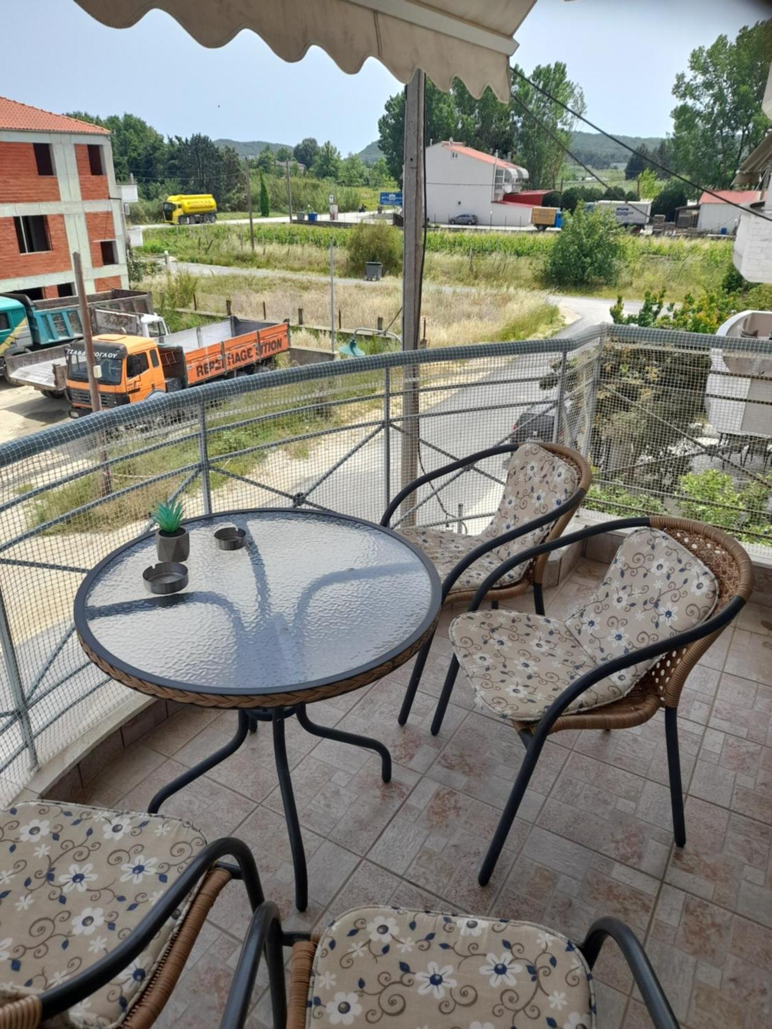 Dominikis Appartment Néa Péramos Exteriör bild